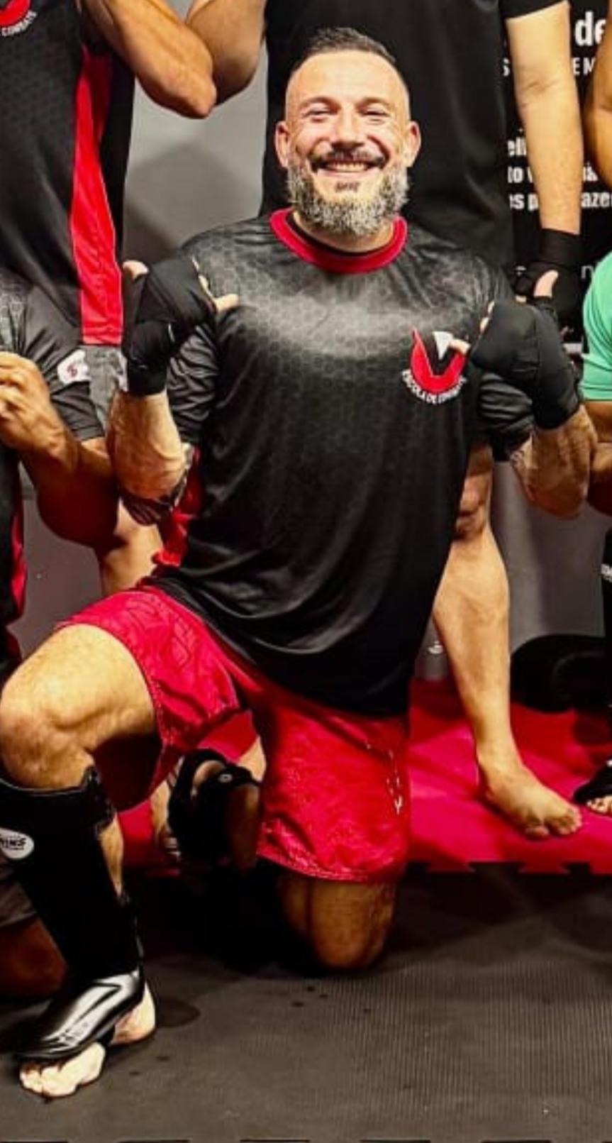 Professor Dimitri, professor de Muay Thai e esportes de combate da ECVO