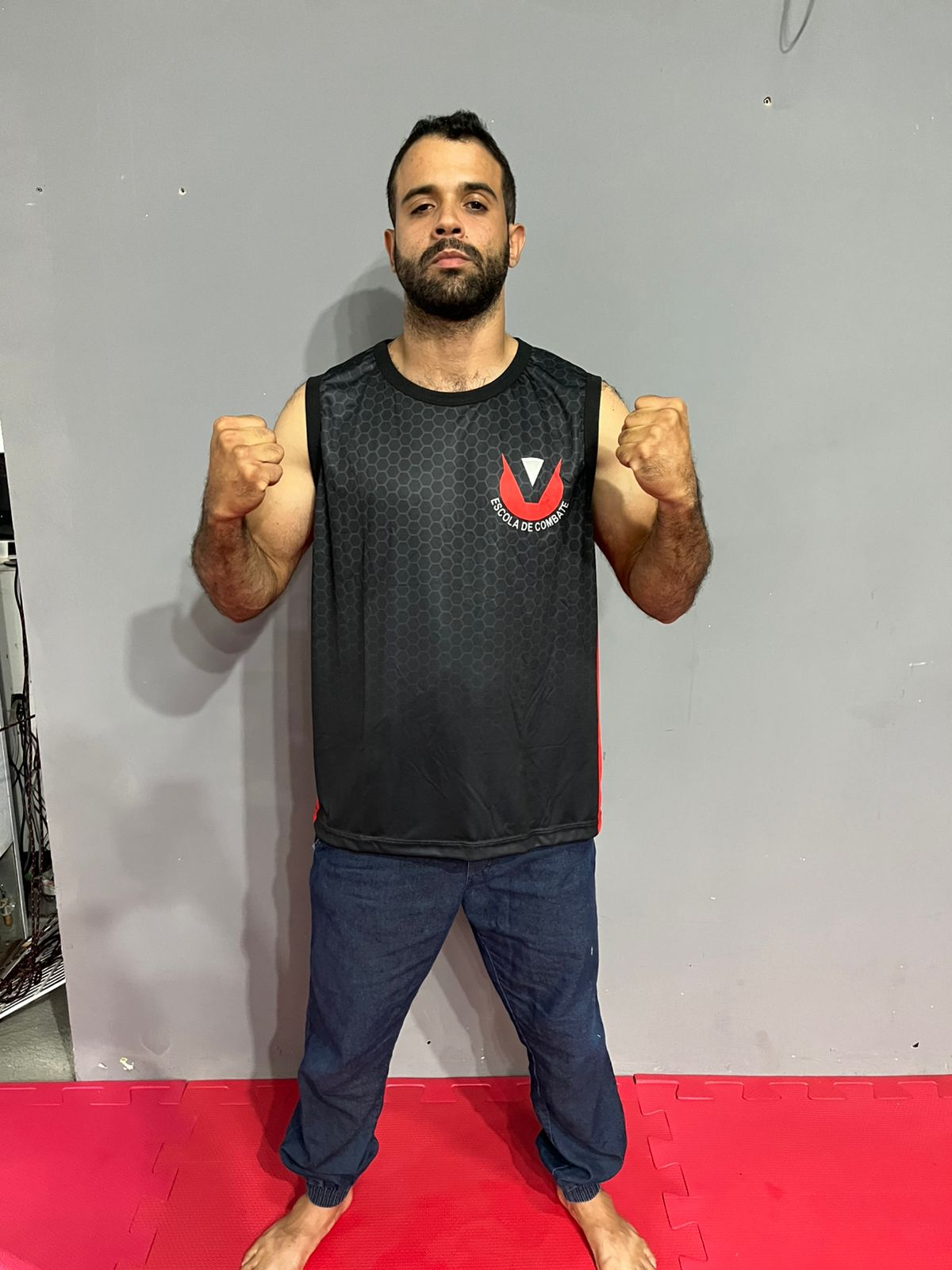 Professor Oyama, professor de Muay Thai da ECVO